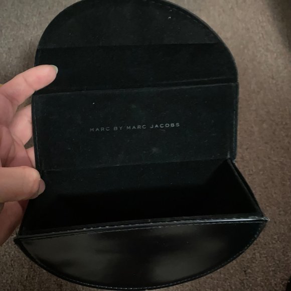 Marc by Marc Jacobs Half Moon Round Eyeglasses Sunglasses Case w/ free gift - Picture 5 of 6